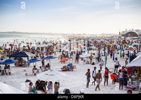 Le soleil sur la plage de Cabo Frio Banque D'Images