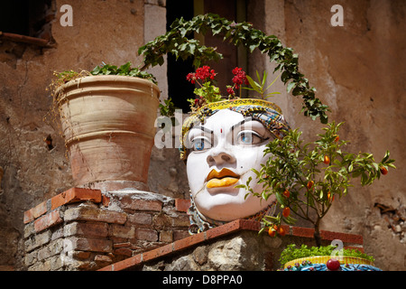 Céramiques siciliennes art décoration, vieille ville de Taormina, Sicile, Italie Banque D'Images