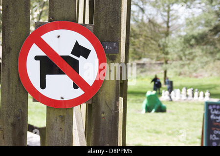 Aucun chien signe à Margam park, au Pays de Galles, Royaume-Uni. Banque D'Images