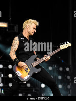 Green Day joue l'Emirates Stadium le 01/06/2013 à l'Emirates Stadium, Londres. Les personnes sur la photo : Mike Dirnt. Photo par Julie Edwards Banque D'Images