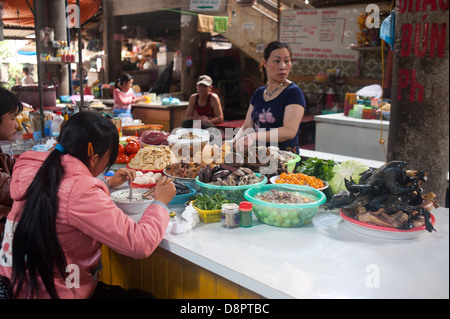 La région de Sapa, Vietnam du Nord - marché alimentaire, se servir des aliments Banque D'Images