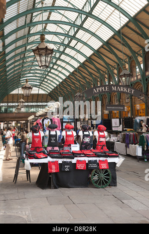 Coven Garden Apple couverts d''artisanat et marché salon des antiquaires parmi Banque D'Images