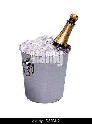 La bouteille de champagne sur glace avec fond blanc Banque D'Images
