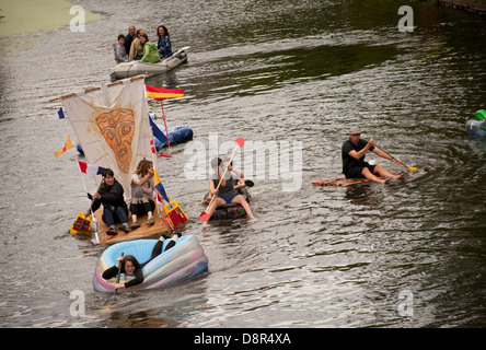 4e Conférence annuelle de Regents Canal Raft Race Hackney - East London Banque D'Images