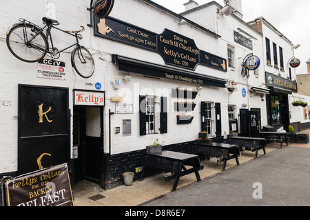 Kelly's Cellars, un pub irlandais à Belfast, prétend être la plus ancienne de la ville Banque D'Images