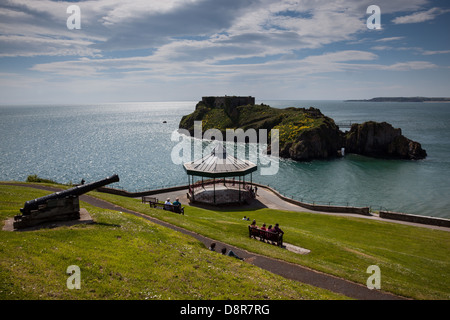 St Catherine's Fort et l'île, comme vu à partir de la motte castrale, Tenby, Pembrokeshire, Pays de Galles Banque D'Images