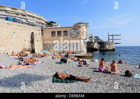 La plage de Nice a appelé la réserve, d'Azur, France Banque D'Images