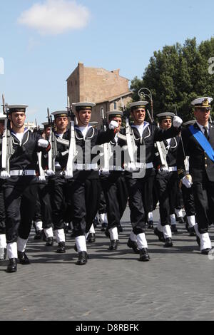 Rome, Italie. Rome, Italie. 2 juin 2013. Soldiers marching à la République italienne à Rome, Italie. . Credit : Gari Wyn Williams/Alamy Live News Banque D'Images