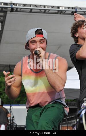 New York, USA. 2 juin, 2013. Lent3 sur scène pour K-104.7 K-FEST Concert annuel, stade Dutchess, Fishkill, NY Le 2 juin 2013. Photo par : Jean-Paul Melendez/Everett Collection/Alamy Live News Banque D'Images