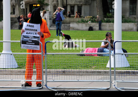 Londres, Royaume-Uni. 3 juin 2013. Première de cinq manifestations quotidiennes par la London Guantánamo, Campagne contre le maintien en détention de Shaker Aamer Banque D'Images