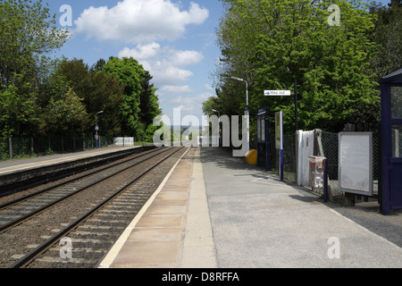 Plate-forme de la gare ferroviaire d'Edale sur la ligne de Hope Valley dans le parc national de Derbyshire Peak District, Angleterre transport rural au Royaume-Uni Banque D'Images