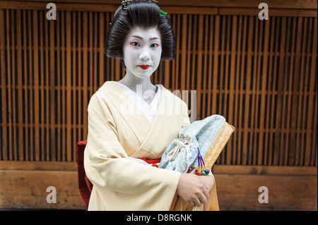 Aller au travail de la Maiko, Kyoto, Japon Banque D'Images