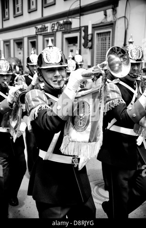 Soldat à jouer de la trompette pendant un défilé militaire. Tunja, Boyacá, Andes, de la Colombie, en Amérique du Sud Banque D'Images