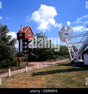 'La maison dans les nuages et une partie de l''Hôtel Moulin, Thorpness, Suffolk, Angleterre, Royaume-Uni, Europe de l'Ouest. Banque D'Images