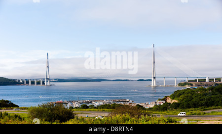 Plus long pont à haubans au monde dans la Fédération de Vladivostok sur l'Est du détroit du Bosphore à l'Île Russky. Banque D'Images