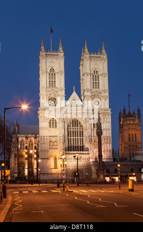 L'Abbaye de Westminster pendant la nuit à partir de la rue Victoria, Londres, Angleterre Banque D'Images