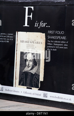 F est pour le premier Folio Shakespeare partie de L'Embarquement A-Z à Oxford, Oxfordshire Royaume-Uni en mai Banque D'Images