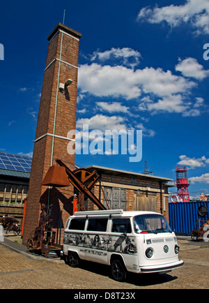 Avis de Trinity Buoy Wharf site affichage le Lightship 'LV93' en arrière-plan, Orchard Place, Londres, Angleterre, Royaume-Uni Banque D'Images