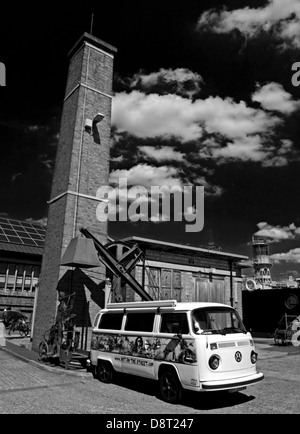 Avis de Trinity Buoy Wharf site affichage le Lightship 'LV93' en arrière-plan, Orchard Place, Londres, Angleterre, Royaume-Uni Banque D'Images