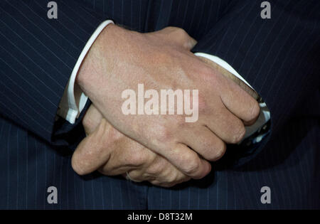 Stuttgart, Allemagne. 4 juin, 2013. Roi néerlandais Willem-Alexander se tient dans le Nouveau Palais à Stuttgart, Allemagne, 04 juin 2013. Roi des Pays-Bas et de la Reine sont sur un voyage de deux jours à l'Allemagne. Photo : MARIJAN MURAT/dpa/Alamy Live News Banque D'Images