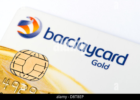 Un gros plan d'une carte de crédit or Barclaycard Banque D'Images