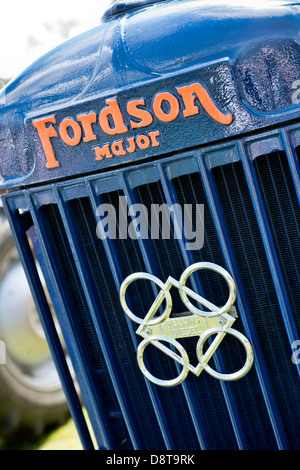 Détail d'un grill vintage tracteur Fordson Major Banque D'Images