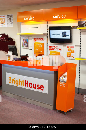 Une maison lumineuse store, qui propose chaque semaine des finances pour le paiement des biens ménagers, Barry, Cardiff, Pays de Galles, Royaume-Uni Banque D'Images