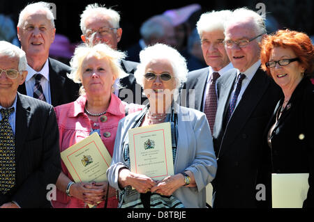 L'Abbaye de Westminster, Londres, 4 juin 2013. Les clients du service pour commémorer 60 ans depuis le couronnement de la reine Elizabeth II Banque D'Images