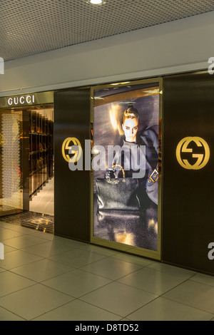 Boutique Gucci l'aéroport Fiumicino de Rome, Italie Banque D'Images