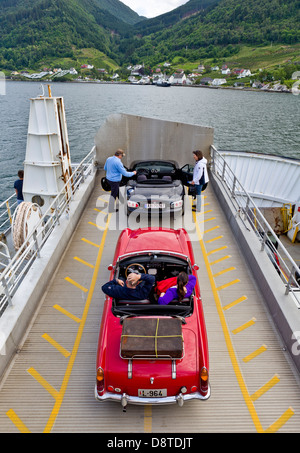 Voitures sur Utne Ferry, Norvège Banque D'Images