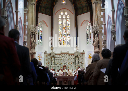 Messe catholique, Cathédrale St Josephs, Swansea, Pays de Galles du Sud. Banque D'Images