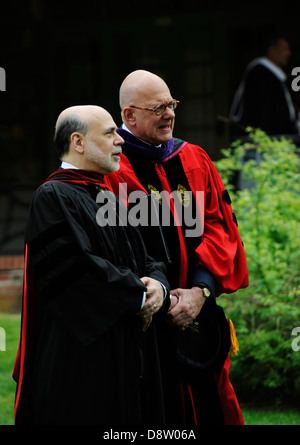 Le président de la Réserve fédérale, Ben Bernanke, a donné l'adresse de début au Bard College avec Leon Botstein Président de Bard Banque D'Images