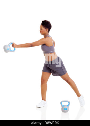 Jeune femme adultes faisant de l'exercice avec rotation électrique bell sur fond blanc Banque D'Images