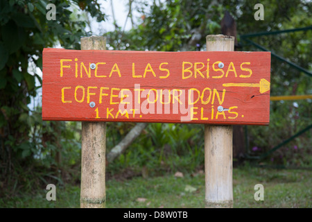 Finca Las Brisas signe, les plantations de café, près de Salento, vallée de Cocora, Colombie Banque D'Images