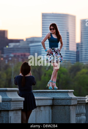 Photographies photographe un modèle à Washington DC avec vue sur Arlington en Virginie Banque D'Images