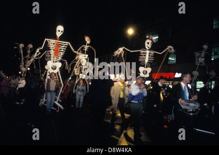 Défilé d'Halloween sur la 7e Avenue, New York, NY, USA Banque D'Images