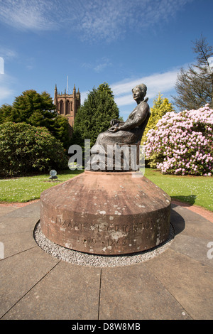 Jardins statue d'Elizabeth Crichton Crichton (fondateur de l'Hôpital Royal de Crichton maintenant un campus universitaire) Dumfries Scotland Banque D'Images