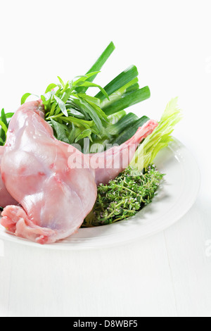 Les jambes de lapin à l'aide de fines herbes Banque D'Images