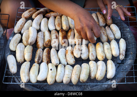 Banane grillée sur un étal à Luang Prabang, Laos Banque D'Images