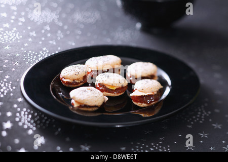 Foie gras et son chutney de mini macarons Banque D'Images