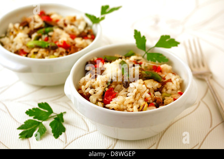 Risotto aux champignons et asperges sauvages. Recette disponible. Banque D'Images