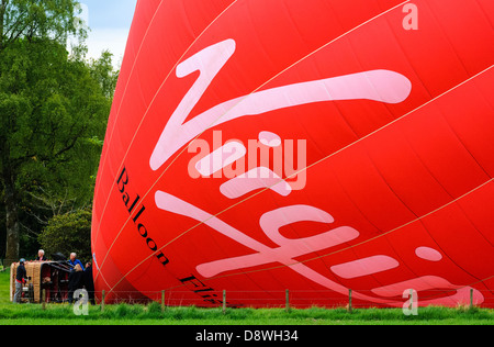 Se préparer à un vol dans un ballon à air chaud Banque D'Images