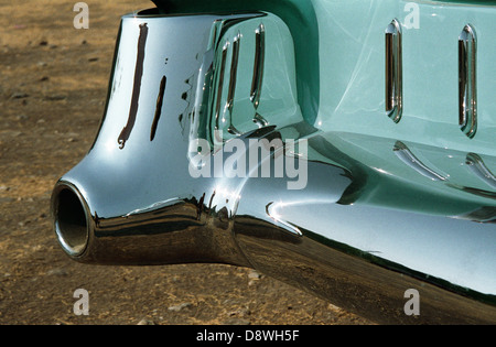 Tuyau d'échappement d'une voiture, close-up Banque D'Images