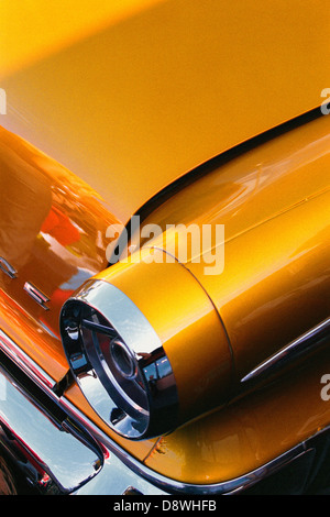 Phare d'une voiture d'époque, close-up Banque D'Images