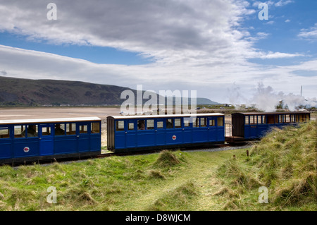 Fairbourne maquette ferroviaire sur la côte de la baie de Barmouth, Gwynedd, Pays de Galles, Royaume-Uni le jour ensoleillé Banque D'Images