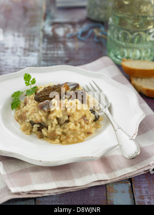 Foie gras, confit de canard et champignons boletus risotto Banque D'Images