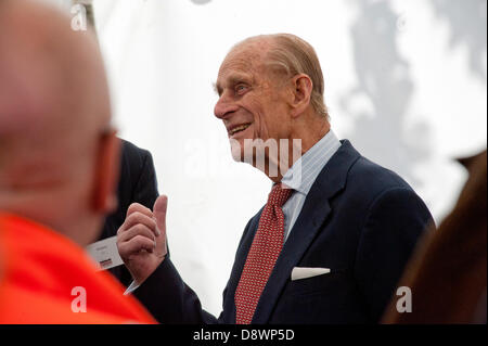 Londres, Royaume-Uni. 5 juin, 2013. SS Robin, le plus ancien streamship complète la visite de S.A.R. le Prince Philip le membre d'honneur de la SS Robin trust, qui sera 92 le 10 juin 2013. Le prince Philip a effectué une visite à bord du navire lors du lancement de 'portes ouvertes' la phase finale d'un projet de restauration de 3 millions de livres et dirigé par David Nish Kampfner. La SS Robin est accosté à Londres Victoria docks pour l'ajustement final. Crédit : BRIAN HARRIS/Alamy Live News Banque D'Images