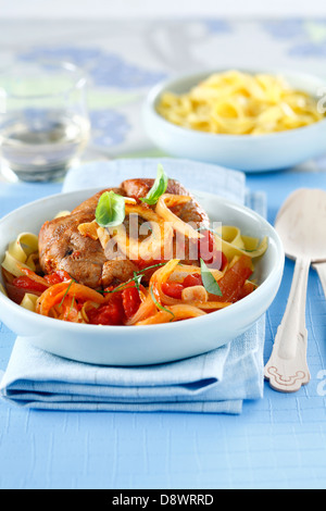 Osso-buco avec tagliatelles Banque D'Images