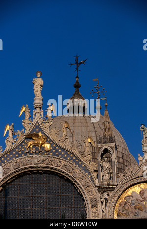 Tour de l'église en forme de dôme à Venise. Banque D'Images