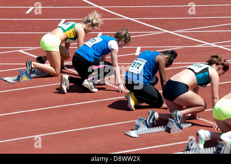 L'athlétisme, les adolescentes 100m. Banque D'Images